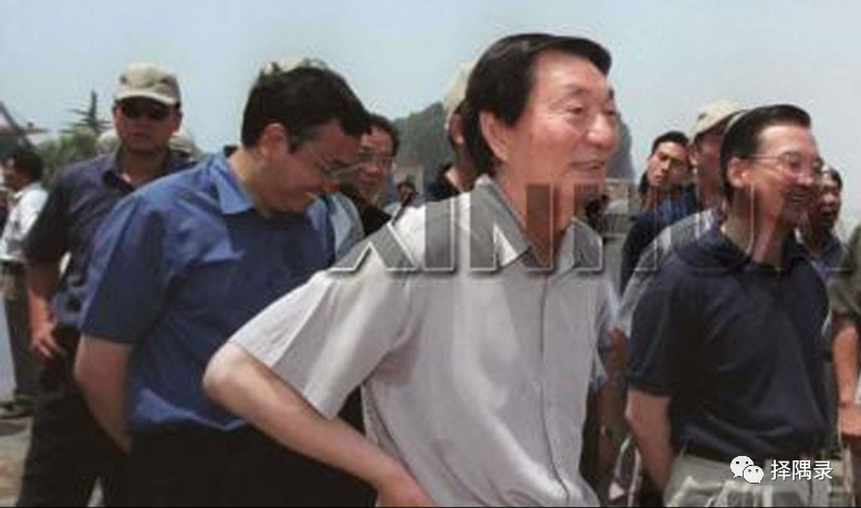 中华人民共和国原总理李克强同志生平及国内外对他的高度评价