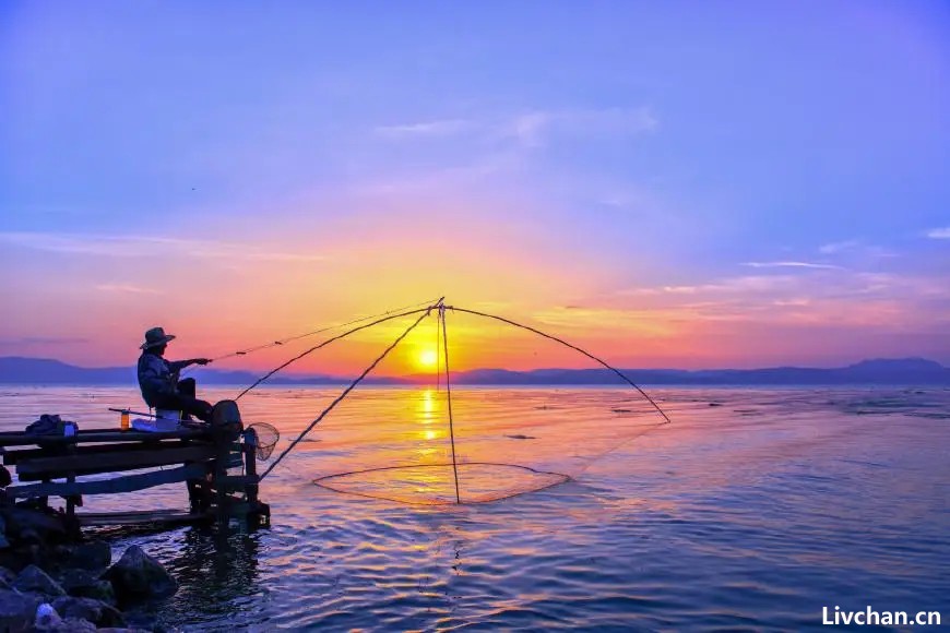 弘一法师说：“凡是负能量的东西，都不要去回应，回应就会与之纠缠，纠缠就会受其损耗......”
