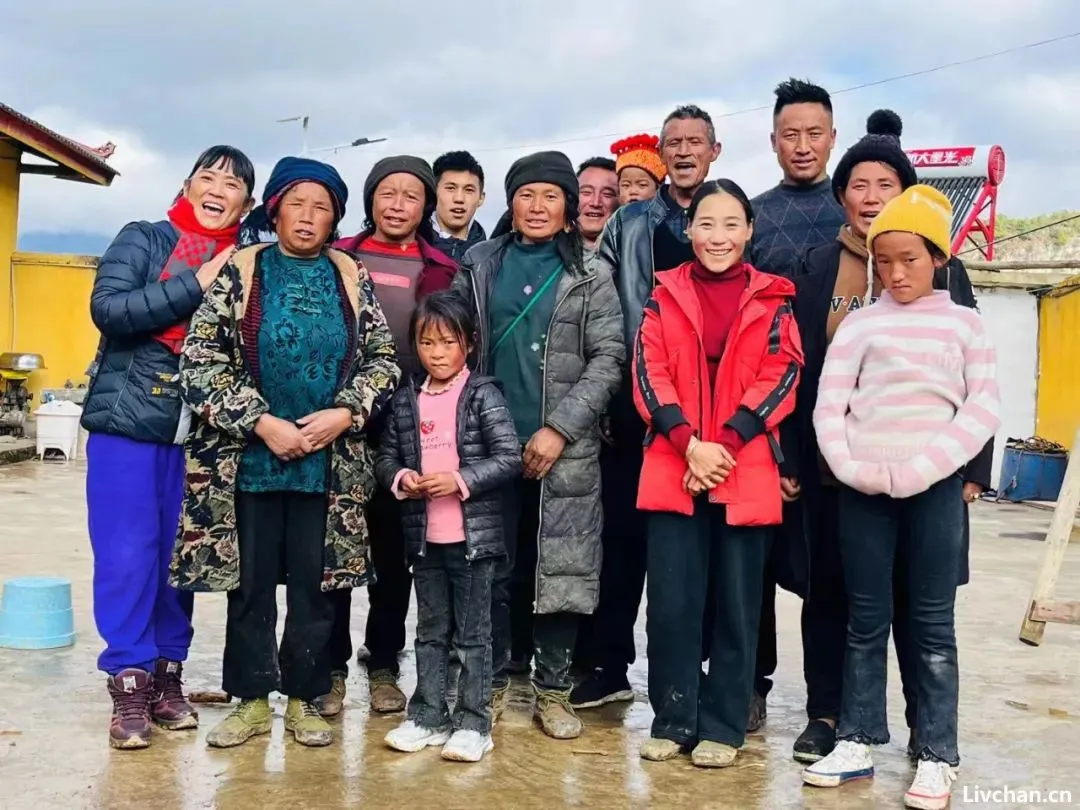 青丝变白发,空军退役女大校谢彬蓉在大凉山的十年支教经历