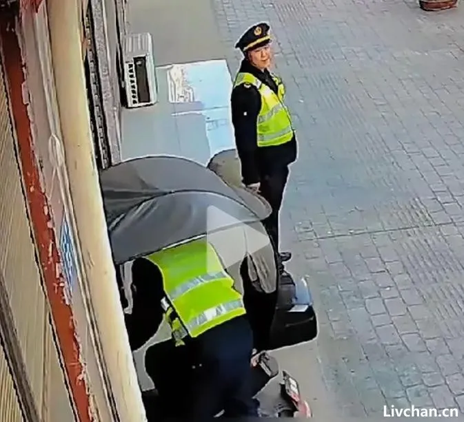 这几天的新闻充满了荒诞