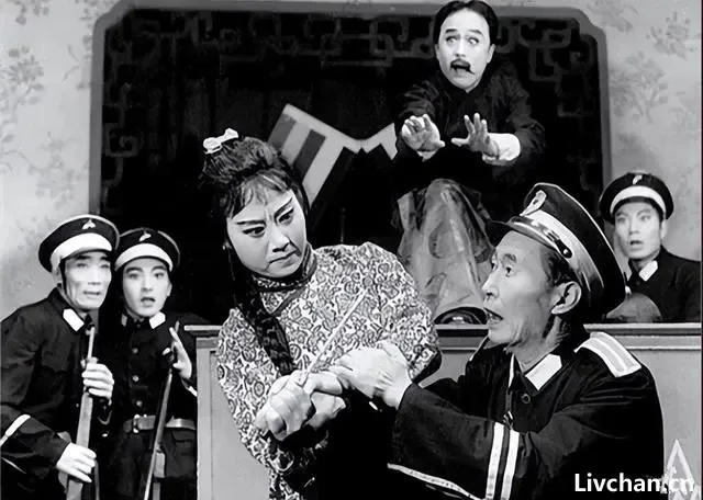 1956年,新凤霞见到自己演了多年的真实杨三姐,心中为何大失所望