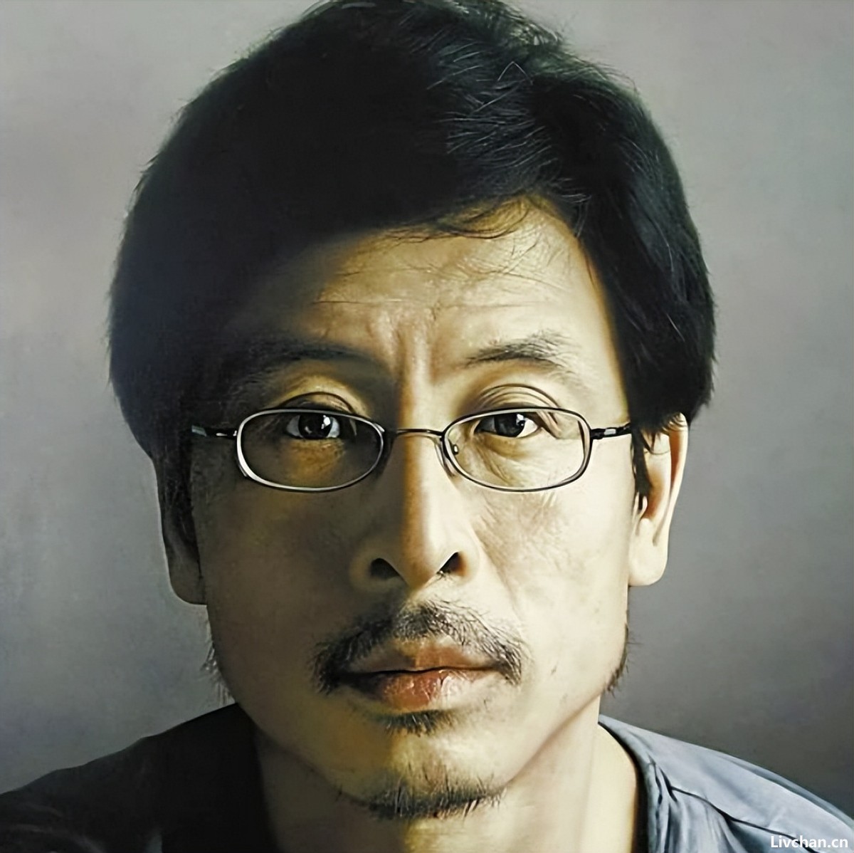 画家冷军画了一只“手套”，卖了690万，放大10倍之后才知其奥秘