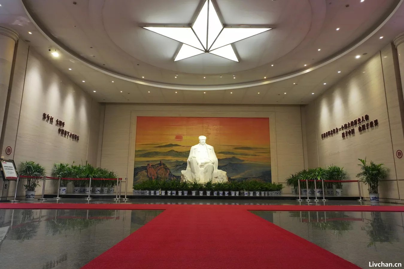 毛泽东诞辰130周年，中国多地深切缅怀