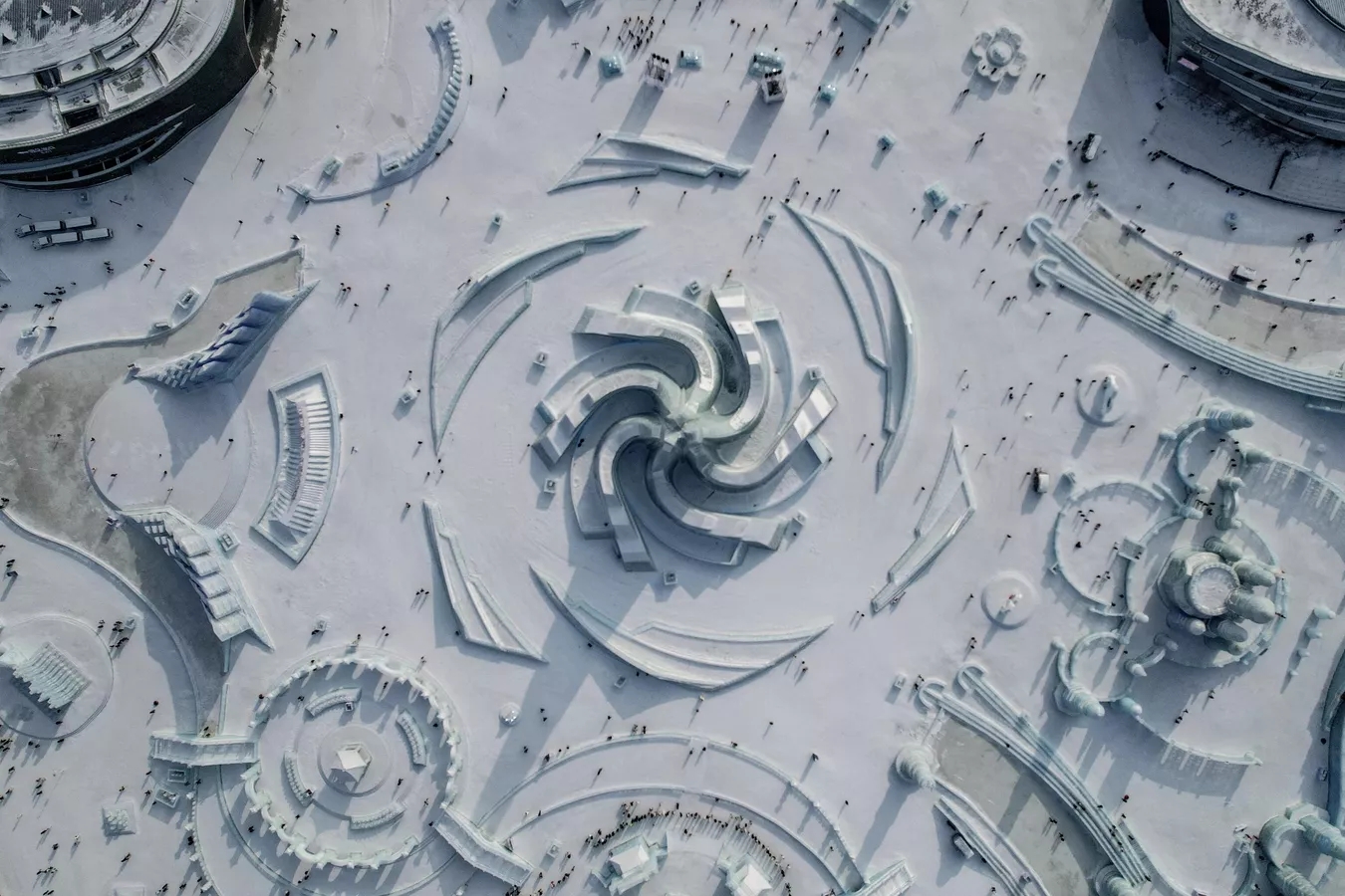 顶流哈尔滨：在流量与争议中出圈，当地商户称“相信它至少能火三年”