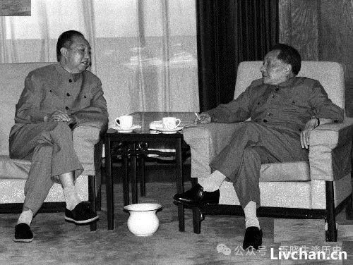 邓小平晚年如何评价和华国锋之间的关系?