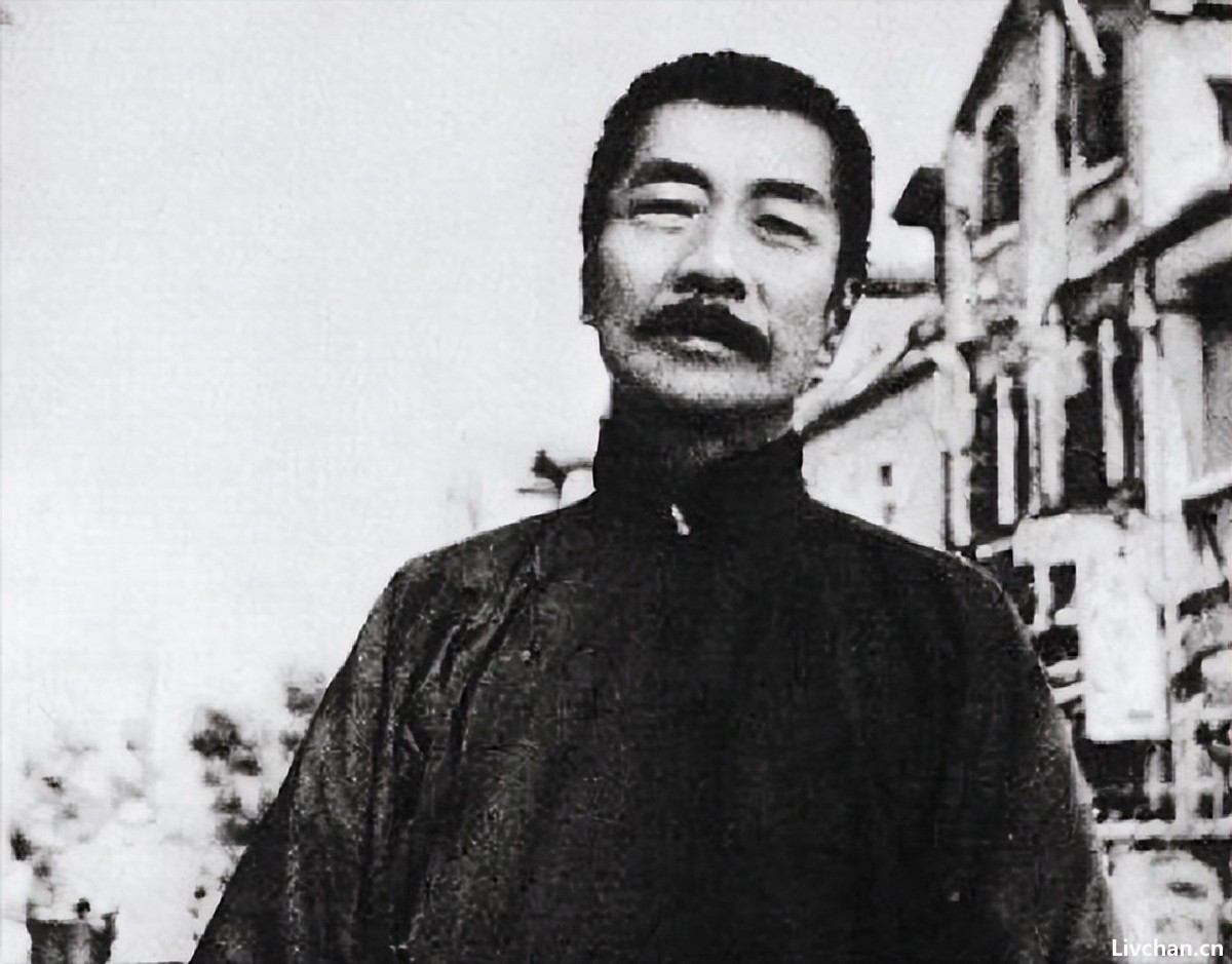 有人要求废除中国几千年的汉字，他为保卫传统汉字，写两篇奇文反驳