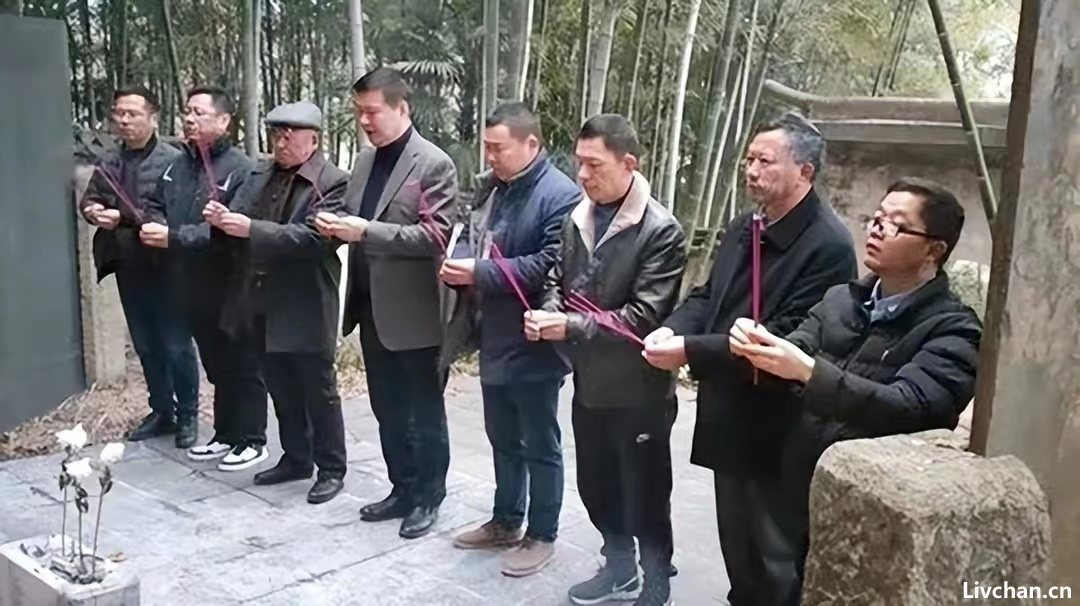 岳飞被杀后，一支后代逃到韩国，成了开国元勋，现在回国认祖归宗