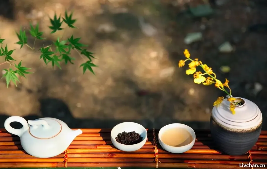 黄庭坚是一个爱茶的人,他将饮茶的情景写进词作中,读来回味无穷
