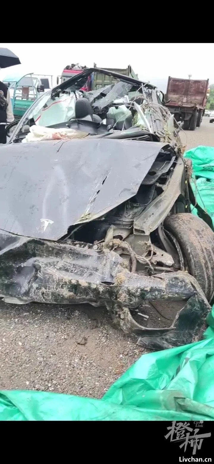 夫妻驾驶特斯拉冲下山路身亡，行车记录仪却无数据