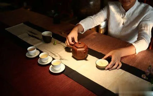 中国老年痴呆人数全球第一，是喝茶惹的祸？茶喝越多，痴呆越易