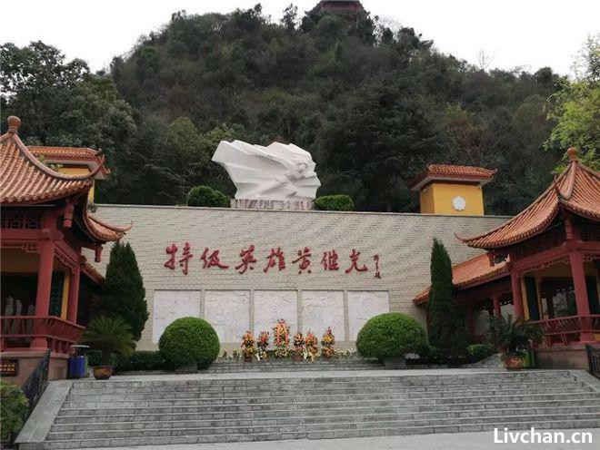 黄继光：牺牲时衣肉粘连，4天后双臂才被放下，遗体整理让人揪心