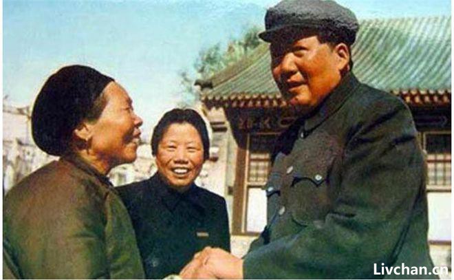 黄继光：牺牲时衣肉粘连，4天后双臂才被放下，遗体整理让人揪心