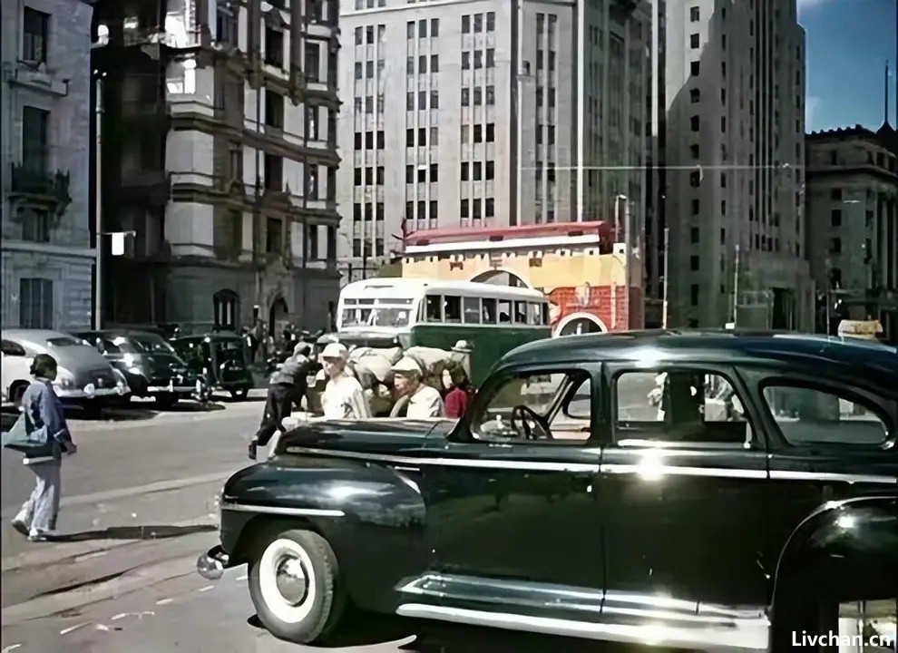1949年上海解放，入城仪式遭外国人拦路，陈毅大怒：把人抓起来！