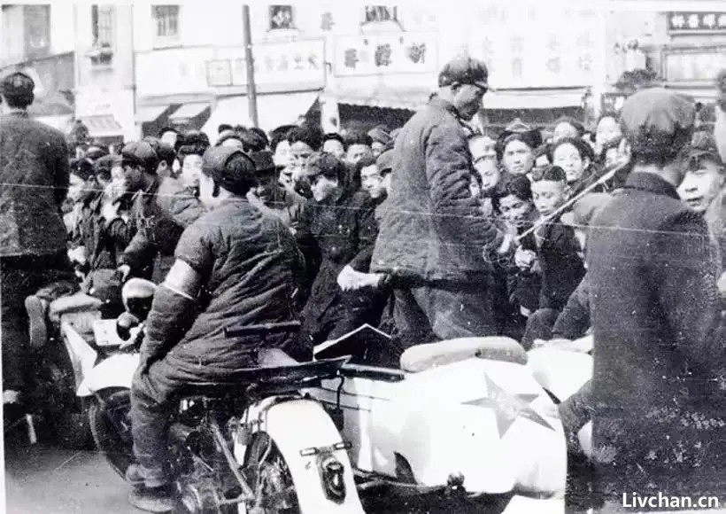 1949年上海解放，入城仪式遭外国人拦路，陈毅大怒：把人抓起来！