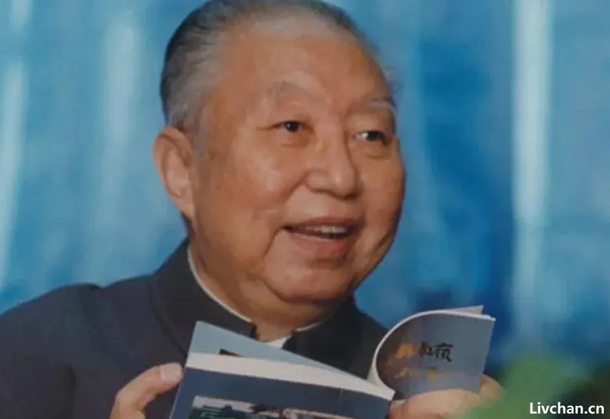 1997年邓公逝世后,华国锋同志作出一个决定,中央知道后全力支持