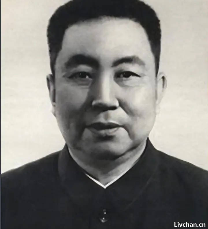 1997年邓公逝世后，华国锋同志作出一个决定，中央知道后全力支持