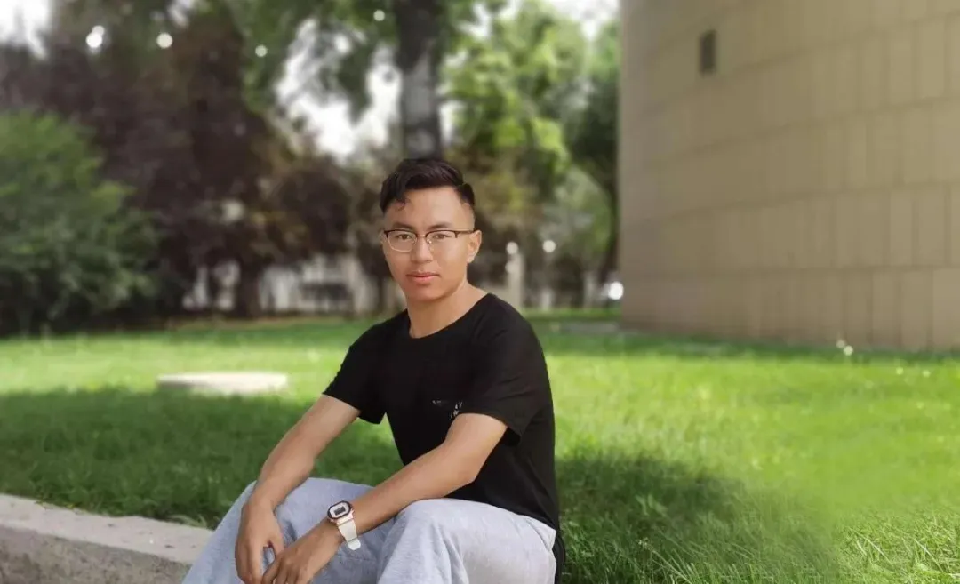 藏族小伙儿的“论文致谢”,在老师的朋友圈被狠狠点赞!