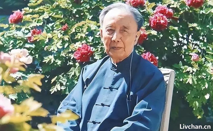 郭沫若去世6天后，邓公批示：将悼词中的“伟大”改为“卓越”