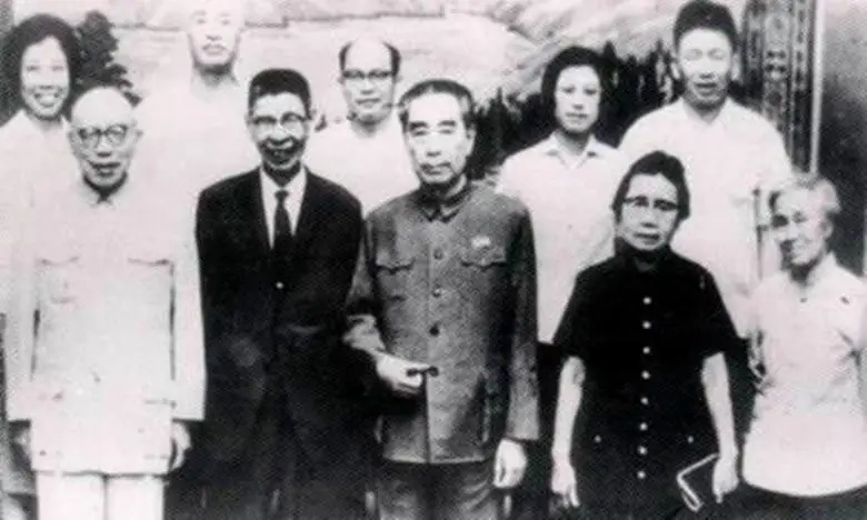 1973年一位美国公民访华，一生昂首挺胸的毛主席为何破格弯腰相待