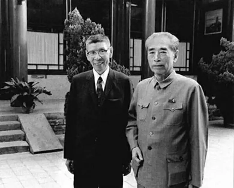 1973年一位美国公民访华，一生昂首挺胸的毛主席为何破格弯腰相待