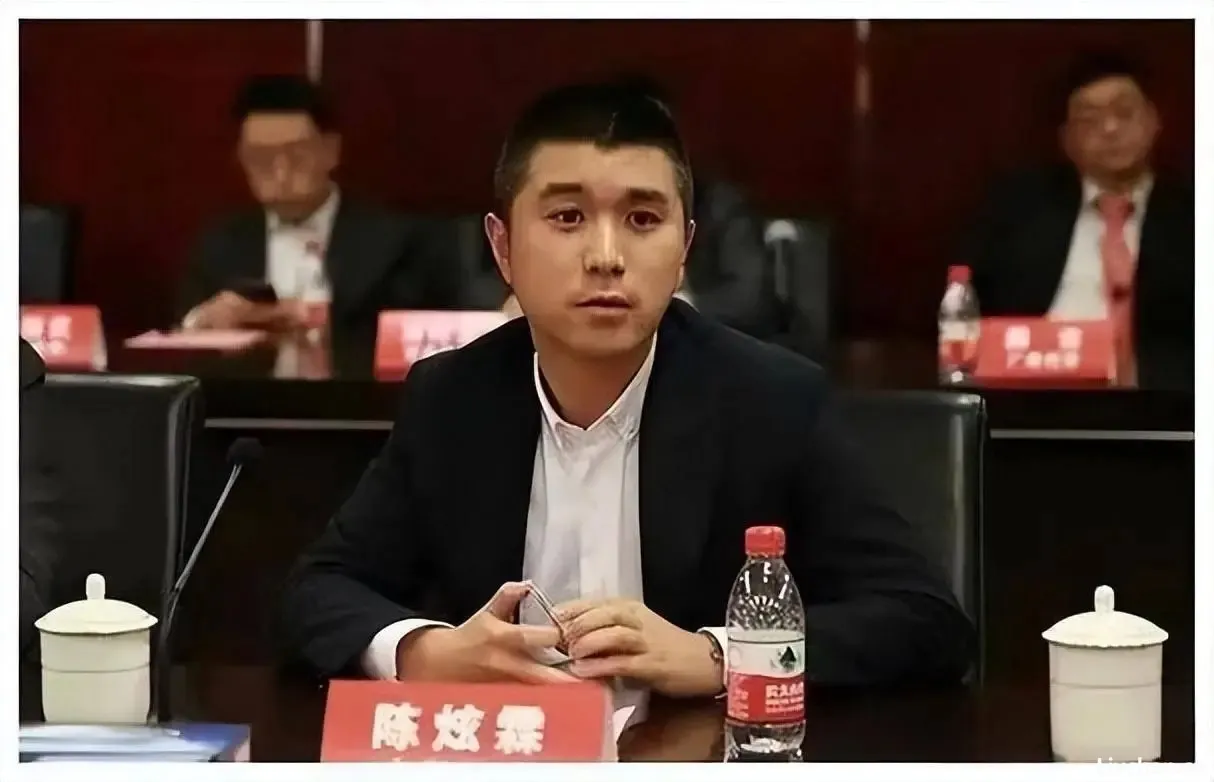陈炫霖骗了1000亿,再不抓,人要跑了…….
