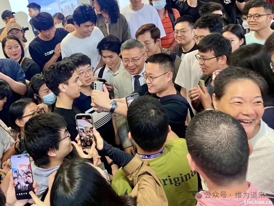 胡懋仁:张维为的“永久居留权”和司马南的“美国房子”