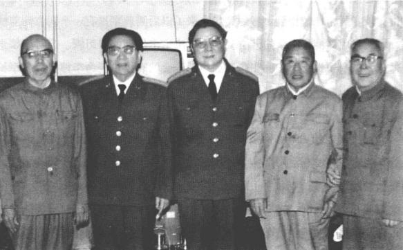 团结奠定了协同作战的基础，老战友相处趣闻多