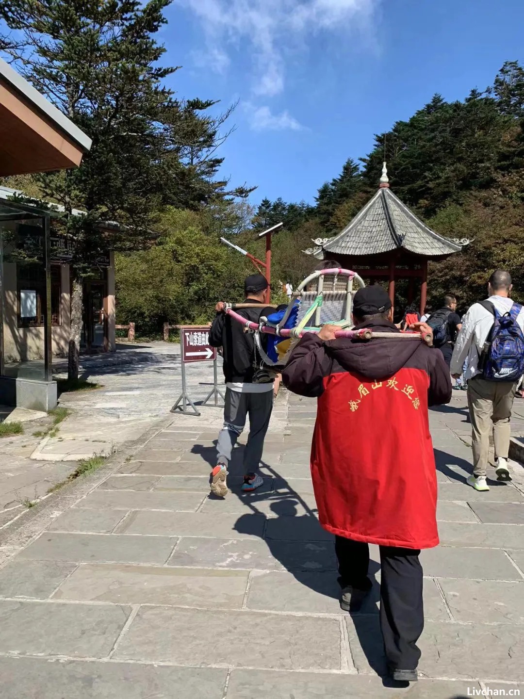 峨眉山 一个信佛的地方能干出这种事？？