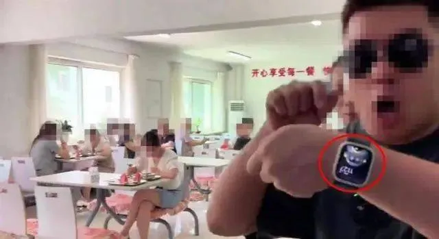市监局每天办公6.5小时,中午不到11点半就集体离岗吃饭。工作人员反问记者:有必要和您说吗?