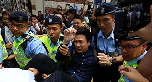 “港独”陈家驹:叫嚣让香港重归英国,潜逃英国后处境不是很理想