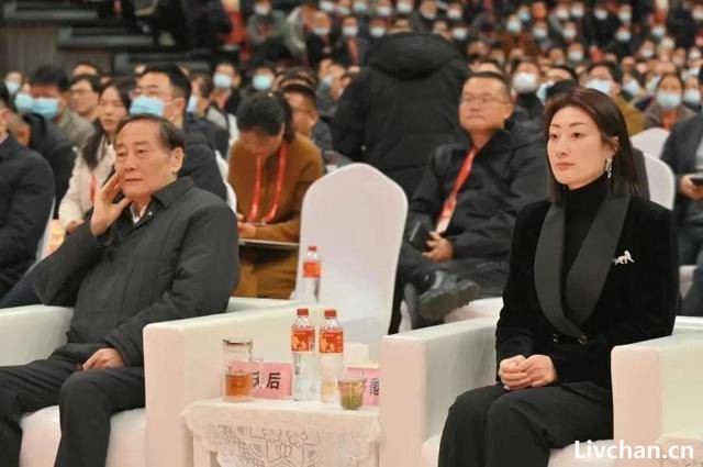 宗馥莉辞职？被举报侵占国资？经销商：娃哈哈高层存在矛盾！