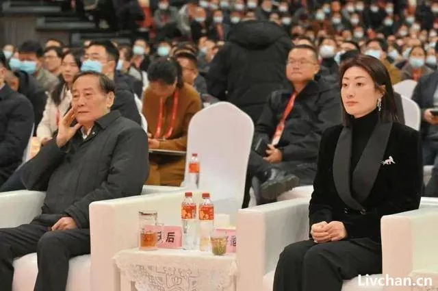 宗馥莉辞职？被举报侵占国资？经销商：娃哈哈高层存在矛盾！