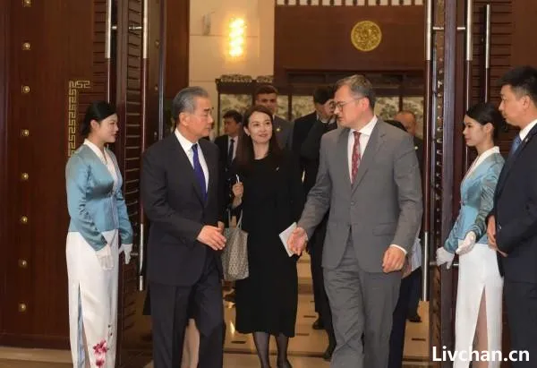 同中方举行实质会谈,与俄方形成罕见呼应,乌克兰外长在华释放重要信号