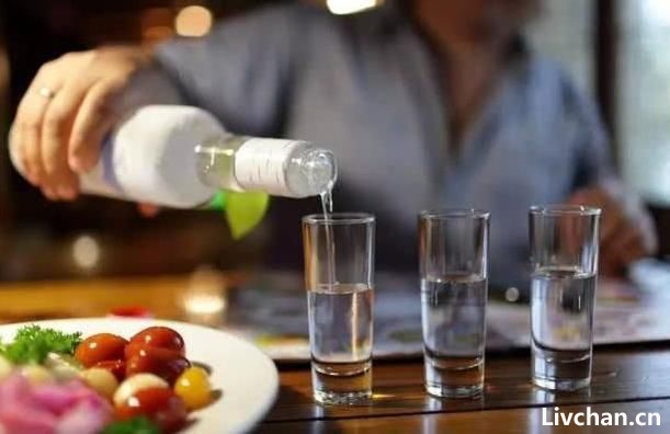 白酒是“毒酒”,不仅有害健康还会致癌?白酒究竟还能不能喝了? 白酒是“毒酒”,不仅有害健康还会致癌?白酒究竟还能不能喝了?