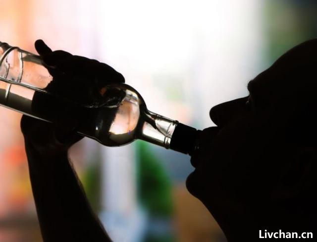 白酒是“毒酒”,不仅有害健康还会致癌?白酒究竟还能不能喝了? 白酒是“毒酒”,不仅有害健康还会致癌?白酒究竟还能不能喝了?