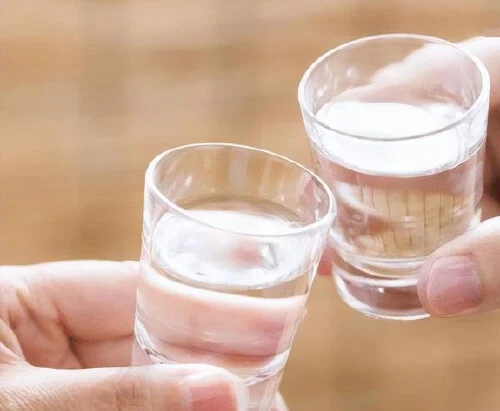 白酒是“毒酒”,不仅有害健康还会致癌?白酒究竟还能不能喝了? 白酒是“毒酒”,不仅有害健康还会致癌?白酒究竟还能不能喝了?