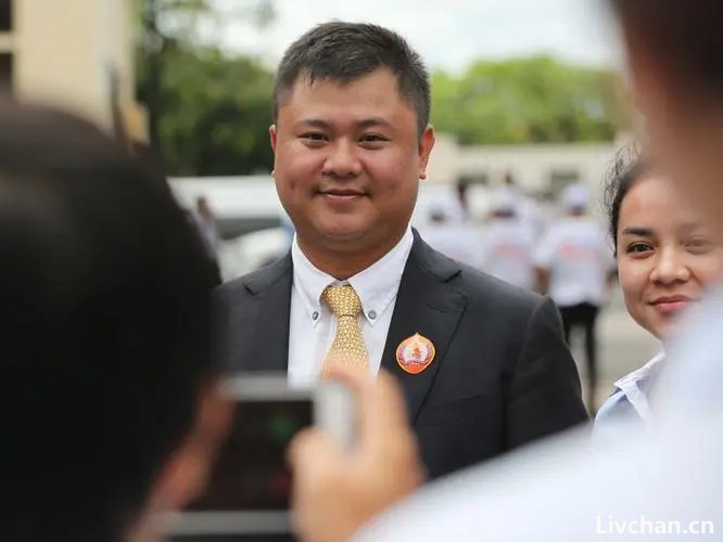 柬埔寨首相洪森，当年究竟是如何战胜西哈努克，掌权柬埔寨?