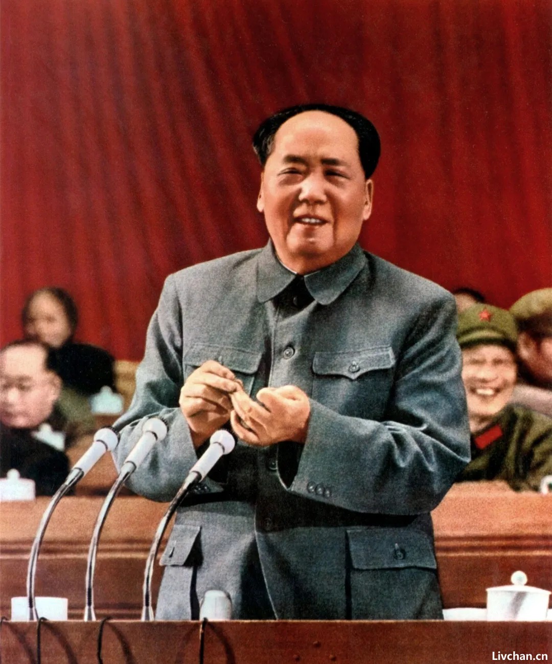 建国以来毛主席和一切错误路线针锋相对的持久斗争历程