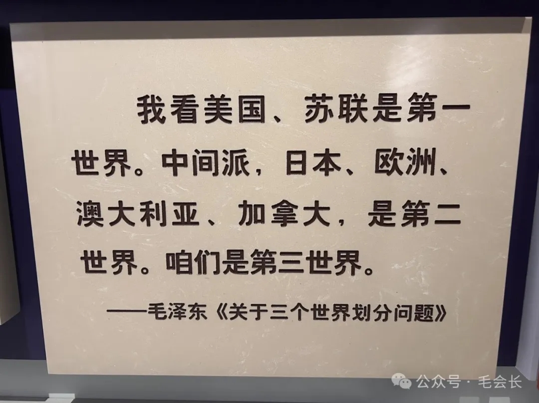 资本都在掠夺、只有毛主席在创造奉献！