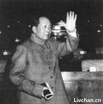 毛泽东是怎样对待自己政治生涯中的“四起四落”的