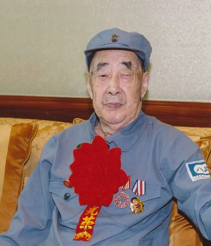 人在伦敦，每月领18万低保，许家印前妻却说不够花