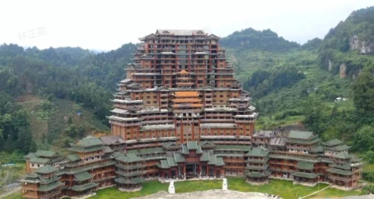 烂尾的文旅空城，有救了？