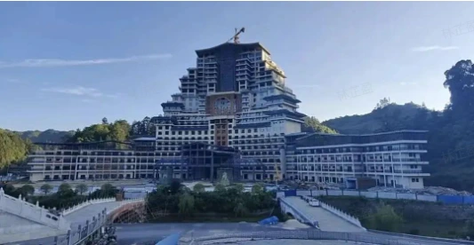 烂尾的文旅空城，有救了？