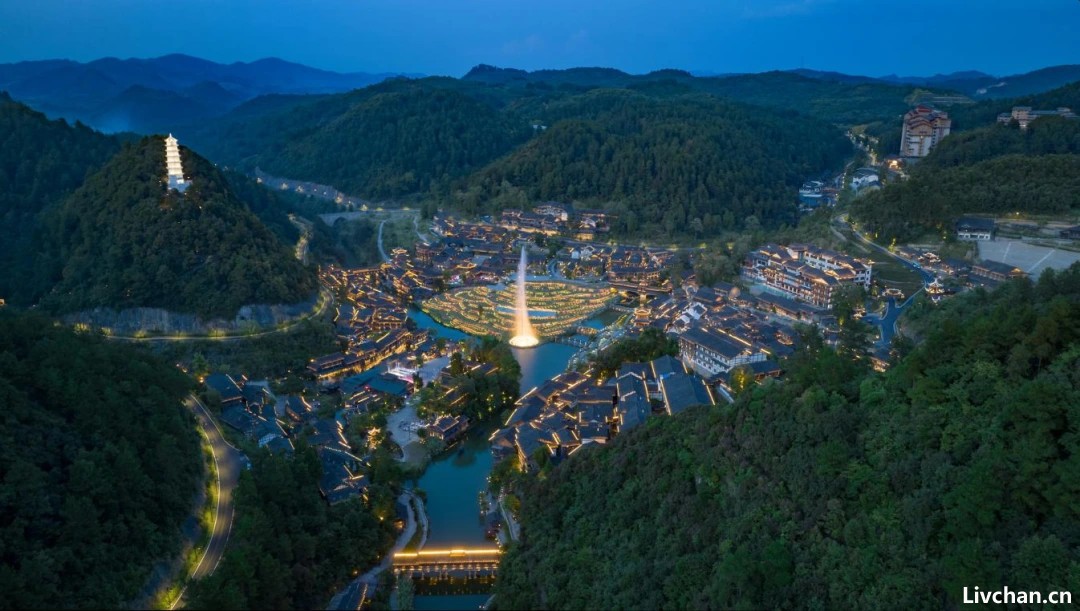 烂尾的文旅空城，有救了？