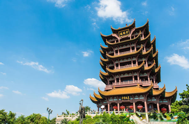 DeepSeek仿照崔颢的《黄鹤楼》写了一首七律，李白读后都会震惊