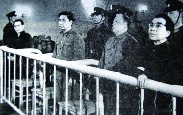 毛泽东说：“是非窝，尽伤人！等我死后人家得把江青整死”