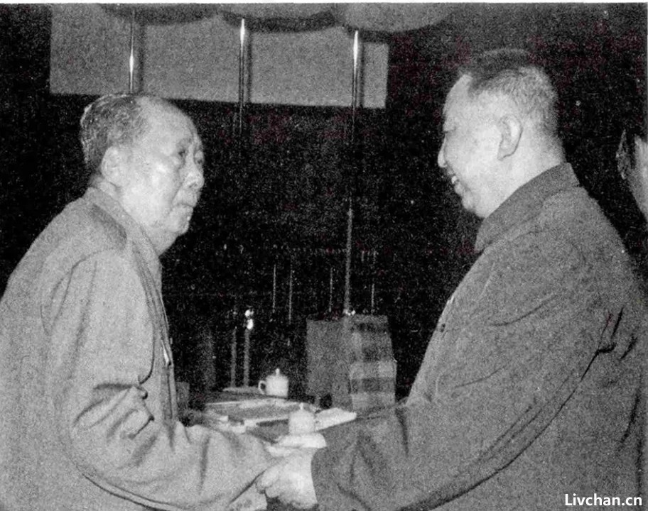 1976年4月，发生在天安门广场的全国性群众抗议运动