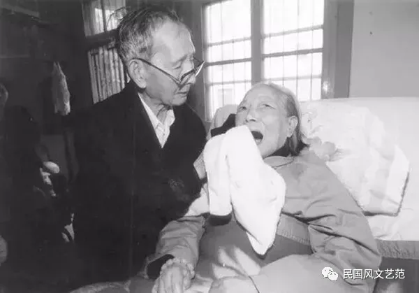 一生四次入狱，妻子与他没婚约，始终不离不弃相濡以沫共度一生