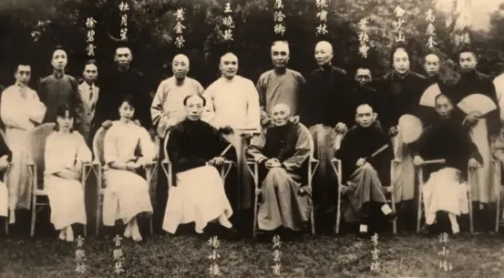 一个黑帮组织如何控制一座城市？