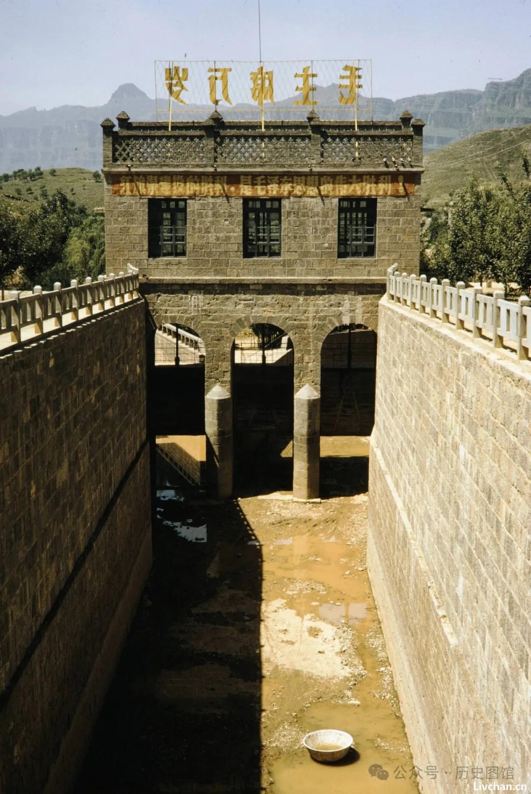 1973年河南林县，42张红旗渠老照片，修建过程震撼人心！